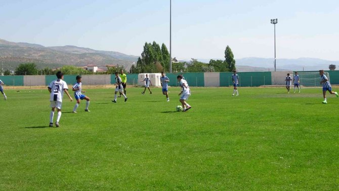 Çocuklar Futbol Şenliğinde Buluştu