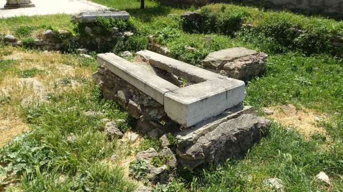 İ̇znik’te Osmanlı’ya Ait Mezar Kalıntıları Gizemini Koruyor