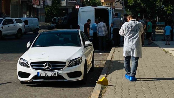 Maskeli Şahıslar Toptancıya Sokak Ortasında Kurşun Yağdırdılar