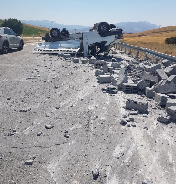 Elazığ’da Pikap İle Otomobil Çarpıştı: 3 Yaralı
