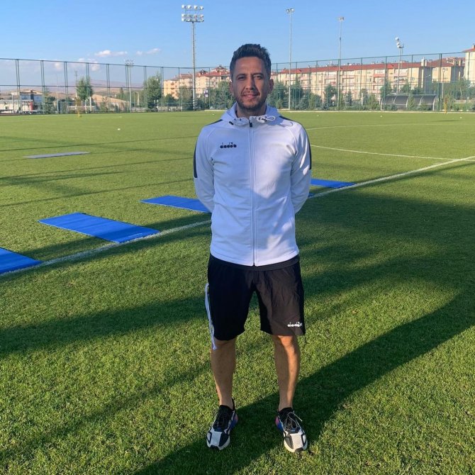 Es Elazığspor Teknik Direktörü Çelik: "Her Geçen Gün Daha İyiye Gidiyoruz"
