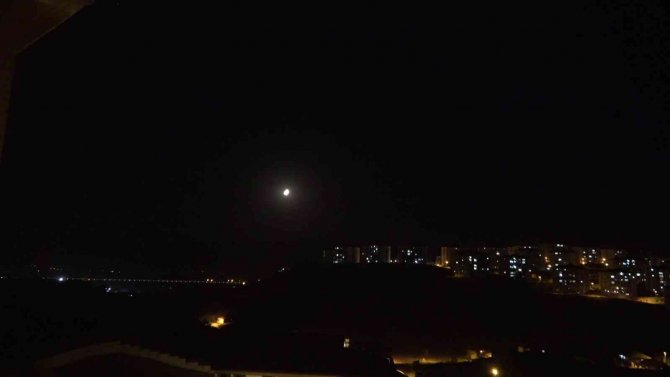 Yüksekova’da ’Yarım Ay’ Güzelliği