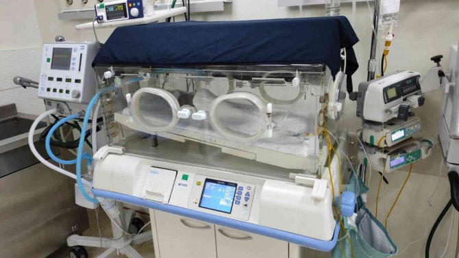 Helikopter Ambulansla Şanlıurfa’ya Getirilen 775 Gramlık Bebeğin Tedavisi Sürüyor