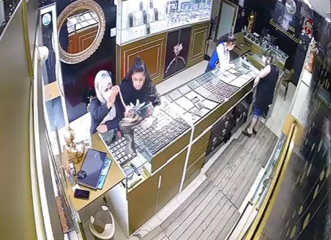 Müşteri Gibi Gelip, Kaşla Göz Arasında Altın Zinciri Çaldılar