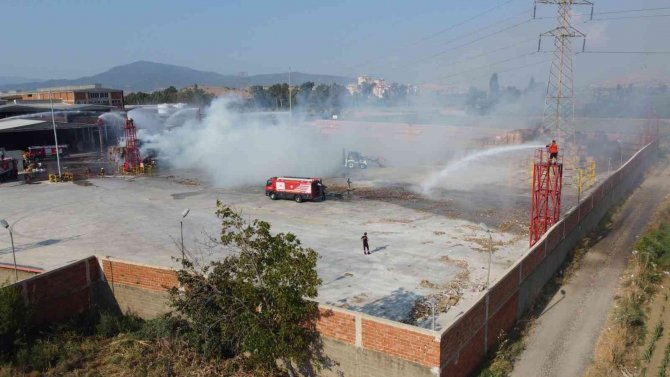 Kağıt Fabrikasında Korkutan Yangın