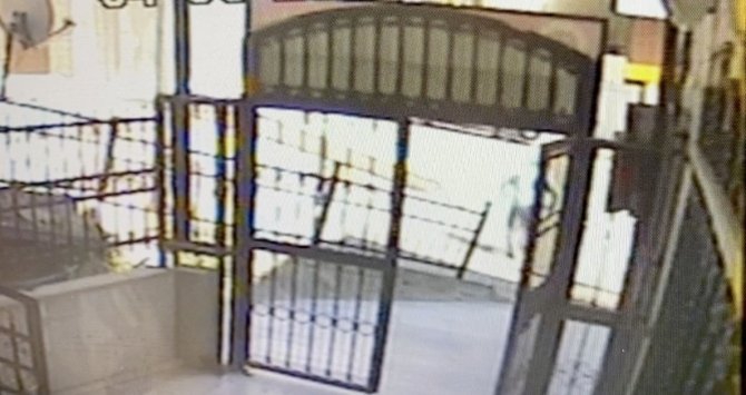 İ̇stanbul’da Genç Kadının Binadan Düştüğü Anlar Kamerada