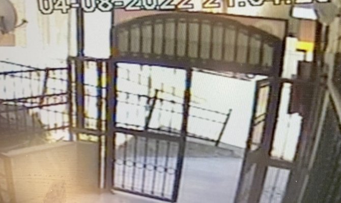 İ̇stanbul’da Genç Kadının Binadan Düştüğü Anlar Kamerada