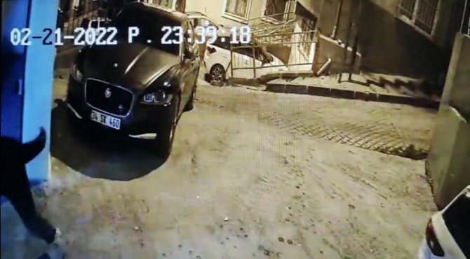 Kağıthane’de Kapkaç Anı Kameraya Yansıdı: Avukatın Evrak Çantasını Çaldılar