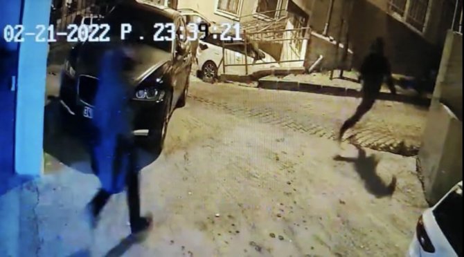 Kağıthane’de Kapkaç Anı Kameraya Yansıdı: Avukatın Evrak Çantasını Çaldılar