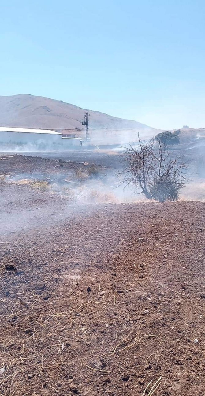 Tomarza’da Arazi Yangını