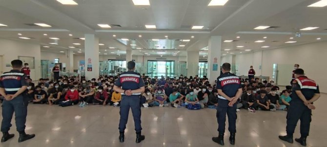 Kırklareli’nde Yakalanan 226 Kaçak Göçmen Sınır Dışı Edildi