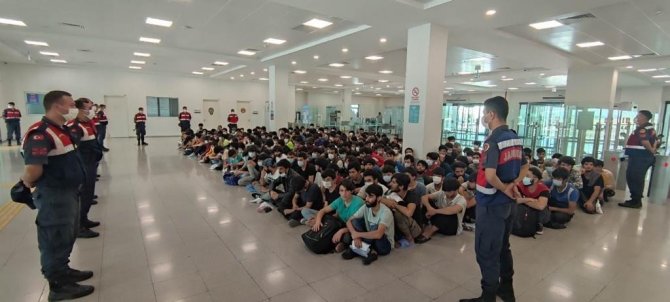 Kırklareli’nde Yakalanan 226 Kaçak Göçmen Sınır Dışı Edildi