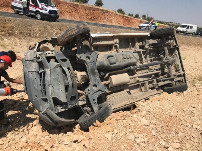 Mardin’de Minibüs Şarampole Yuvarlandı: 2 Yaralı