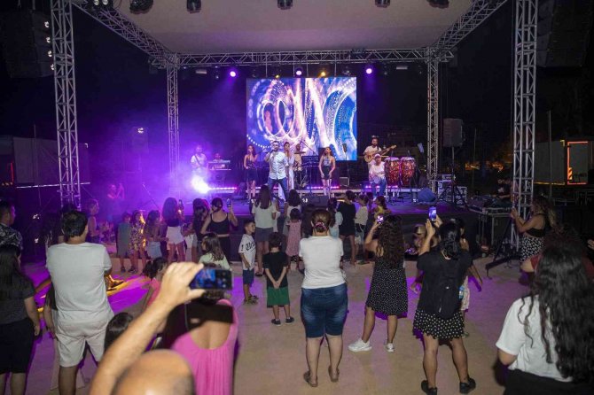 Mersin’de ’Yaz Dostum’ Konserleri Devam Ediyor