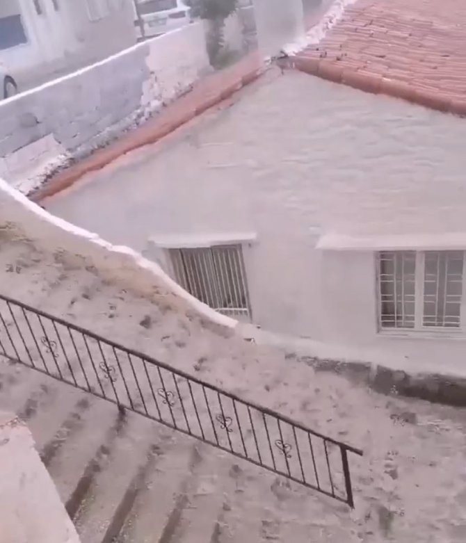 Muğla’da Fırtına Ve Sağanak Hayatı Olumsuz Etkiledi