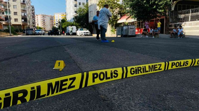 Maskeli Şahıslar Toptancıya Sokak Ortasında Kurşun Yağdırdılar