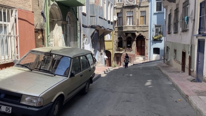 İ̇stanbul’da Korkunç Cinayet: Döverek Öldürüp Yola Attılar