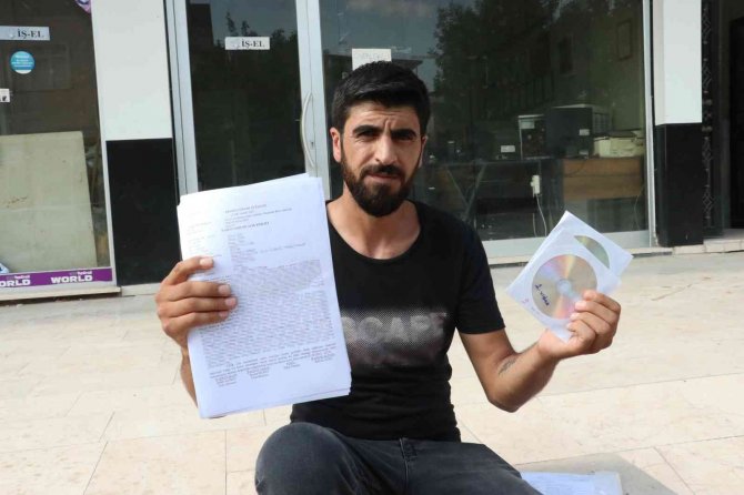 Ağabeyi, Kardeşi Ve Yeğenleri Tarafından Cadde Ortasında Sopayla Darp Edildi