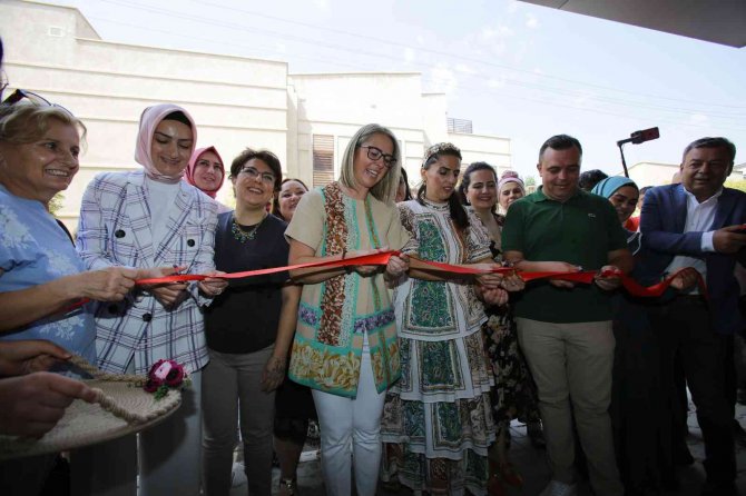 Seferihisarlı Kadınlar "Biz De Varız" Dedi