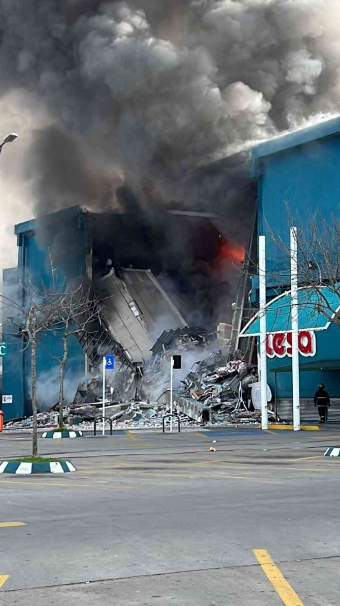 Uruguay’da Alışveriş Merkezinde Büyük Yangın