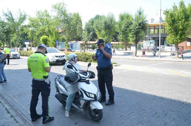 Uşak’ta Bin 291 Sürücüye Para Cezası Kesildi