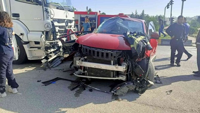 Erciş’te Trafik Kazası: 4 Yaralı