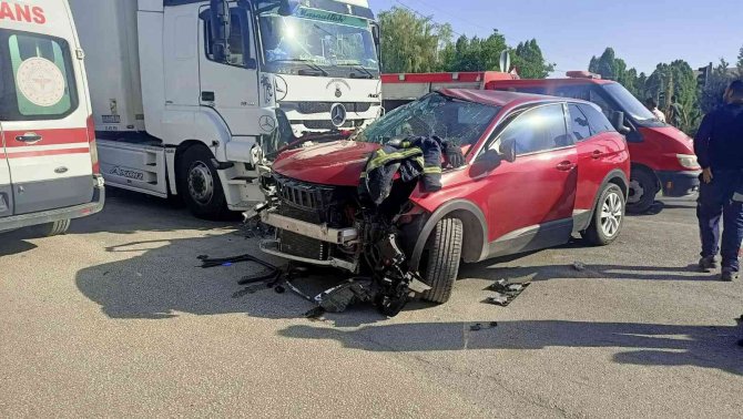Erciş’te Trafik Kazası: 4 Yaralı