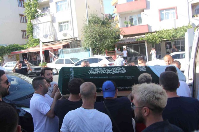25 Metreden Düşerek Ölen Kadın Son Yolculuğuna Uğurlandı