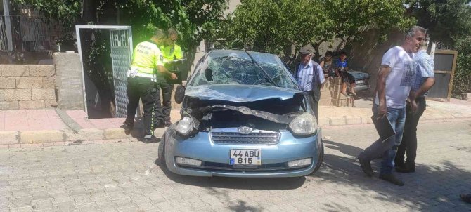 Takla Atan Otomobilin Sürücüsü Yaralandı