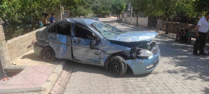 Takla Atan Otomobilin Sürücüsü Yaralandı
