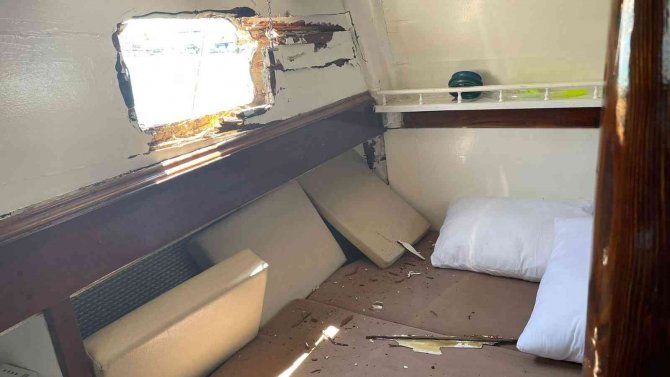 Tur Teknelerinin Çarpışması Turistlere Büyük Panik Yaşattı