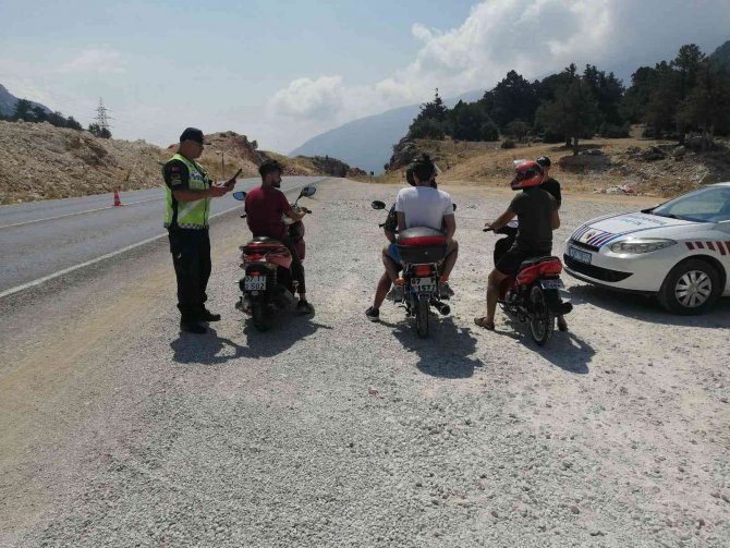 Antalya’da Motosiklet Denetimi: 320 Sürücüye 260 Bin Tl Ceza