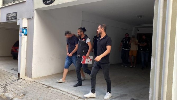 Üniversiteli Zehir Tacirleri Tutuklandı