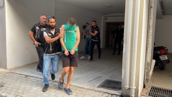 Üniversiteli Zehir Tacirleri Tutuklandı