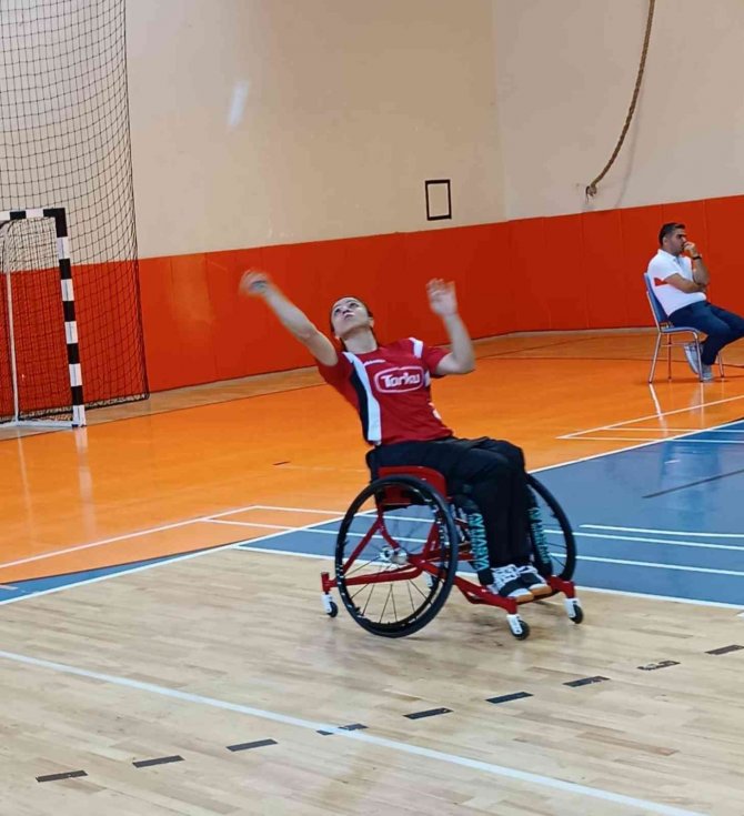 Torku Şekerspor’un Paralimpik Sporcusu Emine Seçkin’den Altın Madalya