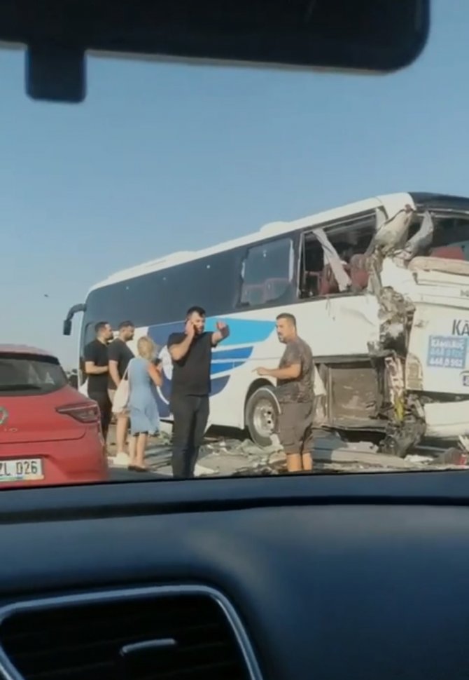 Bursa’da Yakıt Tankeri Otobüse Çarptı, Facianın Eşiğinden Dönüldü