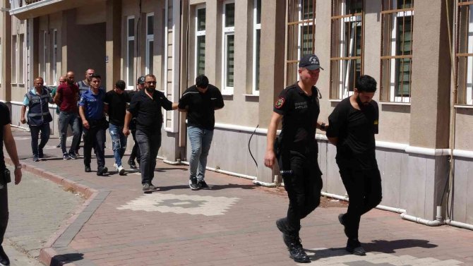 Çanakkale’de Çıkan Kavgada Gözaltına Alınan 10 Kişi Adliyeye Sevk Edildi