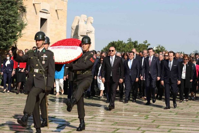 Bakan Çavuşoğlu 13. Büyükelçiler Konferansı Öncesi Anıtkabir’i Ziyaret Etti