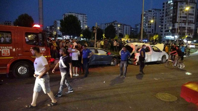 Diyarbakır’da Otomobil Takla Atıp Başka Bir Aracın Üzerine Düştü: 4’ü Çocuk 10 Yaralı