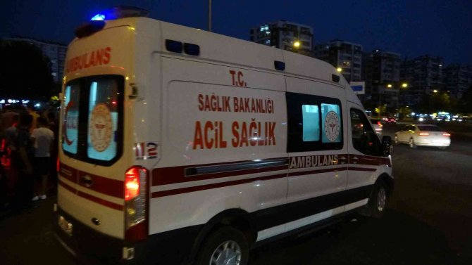 Diyarbakır’da Otomobil Takla Atıp Başka Bir Aracın Üzerine Düştü: 4’ü Çocuk 10 Yaralı
