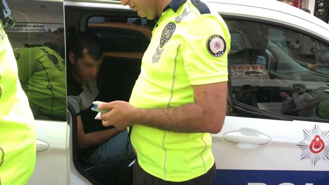 Gündüz Vakti Zil Zurna Sarhoş Olan Sürücü Yayaya Çarptı