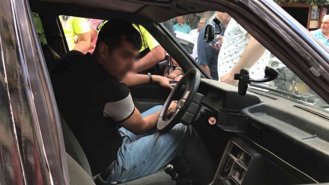 Gündüz Vakti Zil Zurna Sarhoş Olan Sürücü Yayaya Çarptı