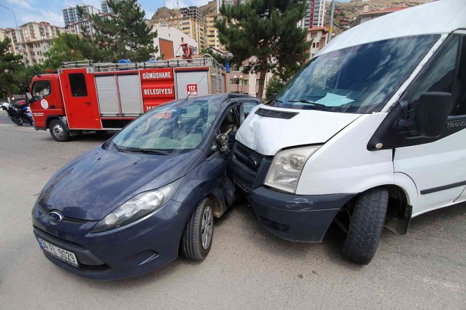 Gümüşhane’de Trafik Kazası: 2 Yaralı