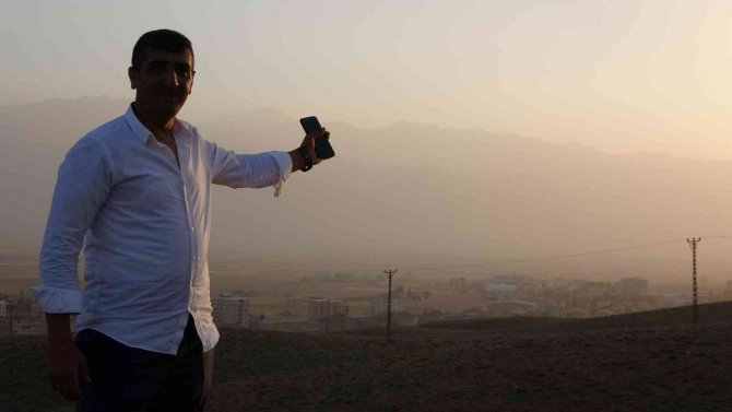 Yüksekova’da Dağlar Toz Bulutunda Kayboldu