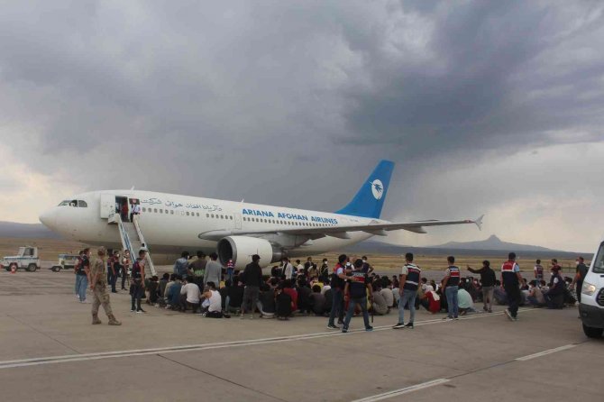 Iğdır’da 362 Afganistanlı Göçmen Ülkelerine Gönderildi