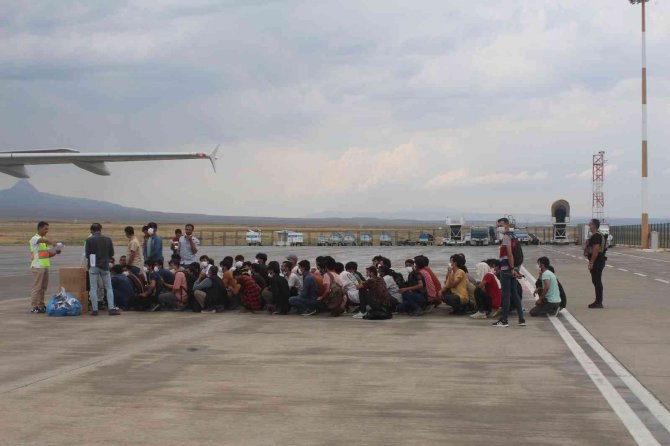 Iğdır’da 362 Afganistanlı Göçmen Ülkelerine Gönderildi
