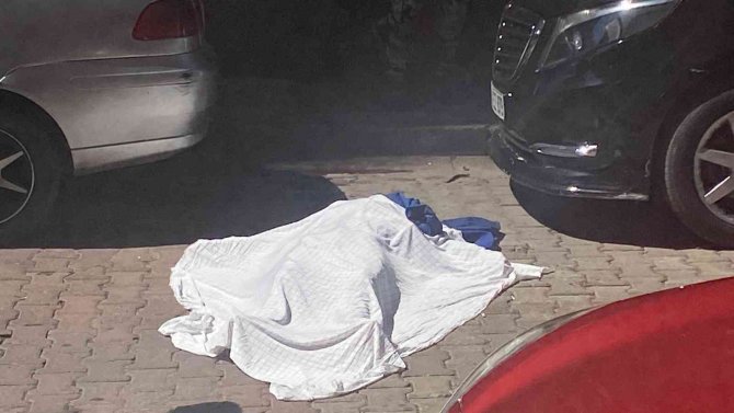 İ̇stanbul’da Feci Ölüm: Cam Silerken Düşüp Öldü, Kocasının Son Bakışı Yürekleri Dağladı