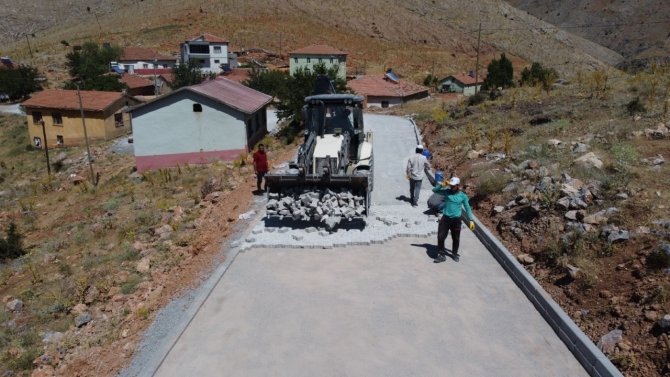 Karagöz Mahallesi’ndeki Meydan Çalışmaları Tamamlandı