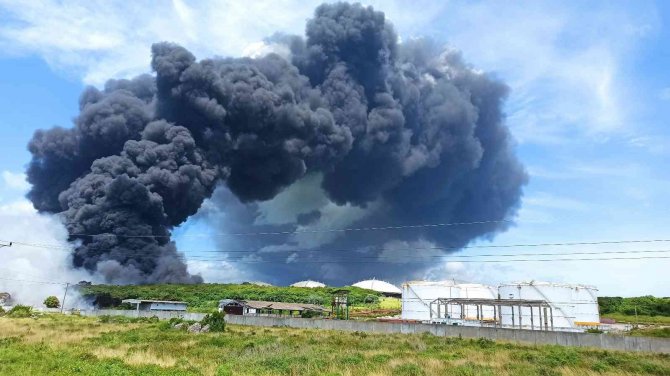Küba’daki Ham Petrol Depolama Tesisinde 1 Yakıt Tankı Daha Patladı: 3 Yaralı