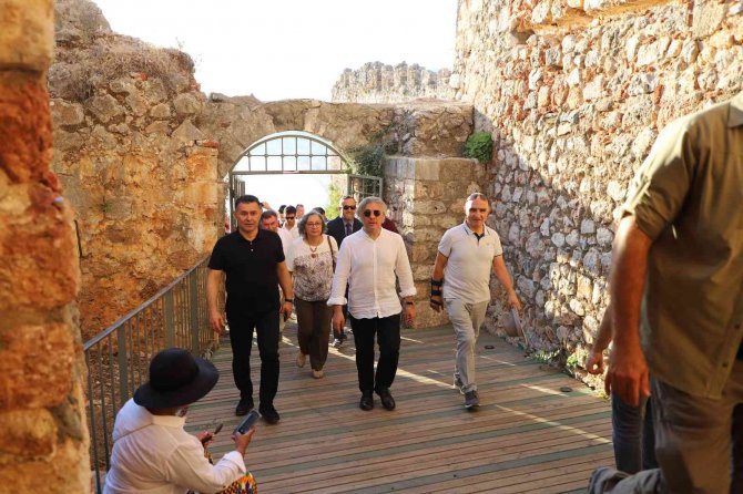 Turizm Noktasında Görüş Alışverişi